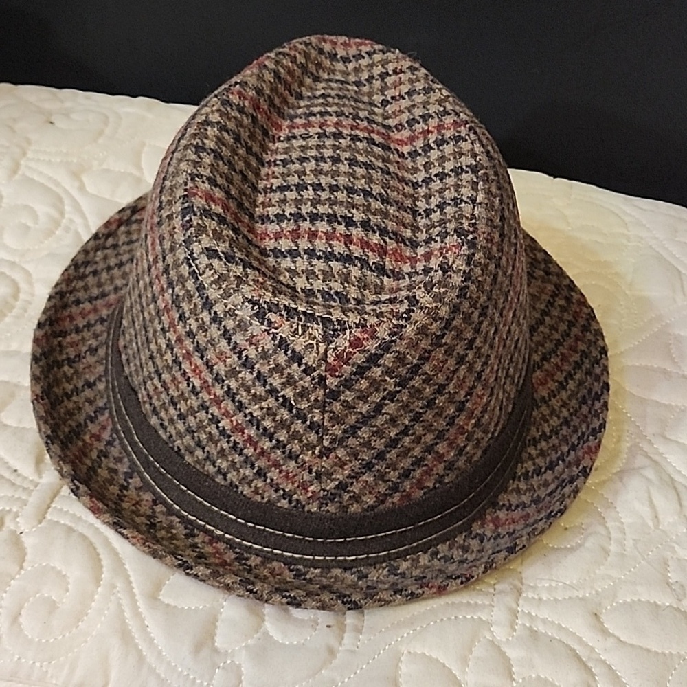 ADORA Houndstooth Fedora with Red and Black Accents - Picture 4 of 5